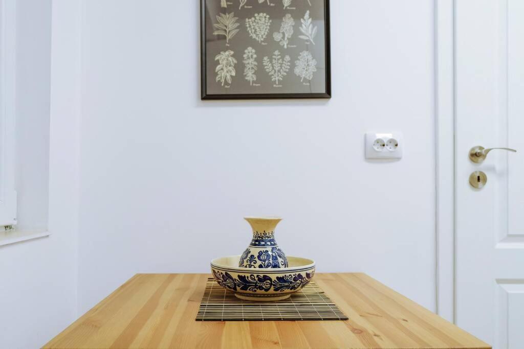 Elegant Vibes Apartment Next To Obor Market Бухарест Экстерьер фото